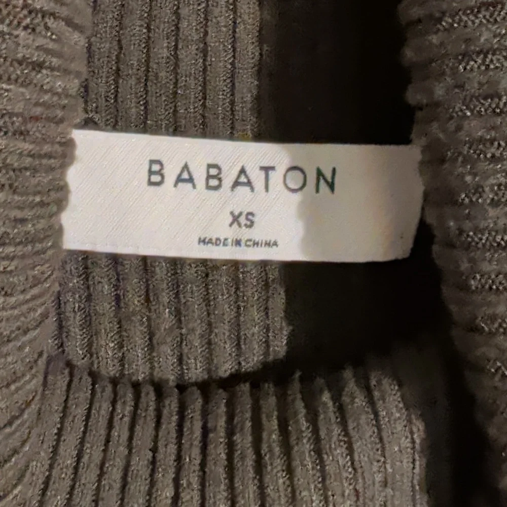 ARITZIA olive green ribbed knit turtleneck - size xs - Picture 9 of 11